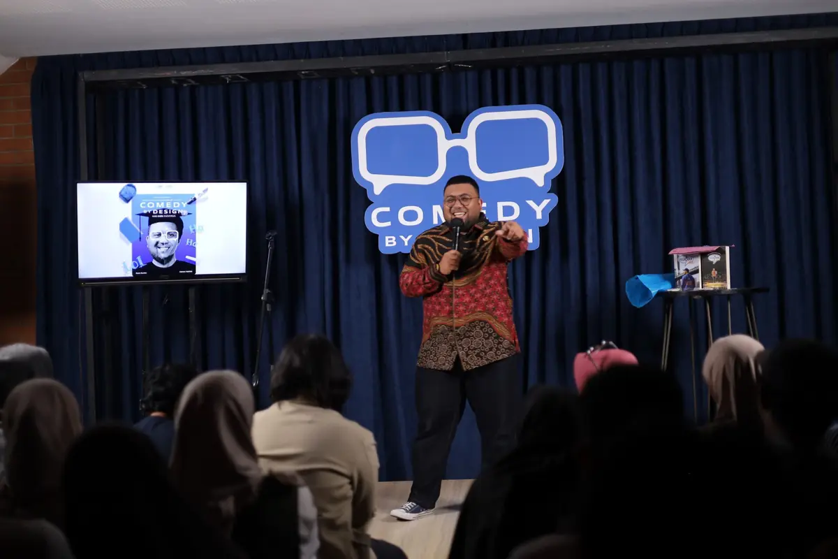 Zie tampil stand-up di panggung Comedy by Design